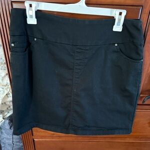 S.C. & CO Black Mini Skort with Front Seam - size M